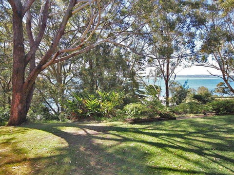 1 'Fiddlers Green' 62 Magnus Street - Ground Floor Unit Close To CBD - Sydneys Hotel 1