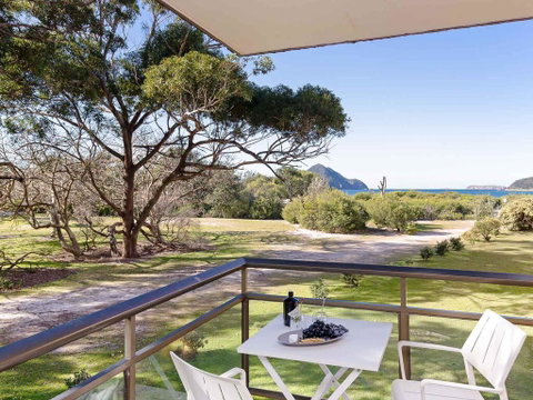 1 'Intrepid', 3 Intrepid Close - Amazing Views Of Shoal Bay, Only 100m From The Beach - Sydneys Hotel 0