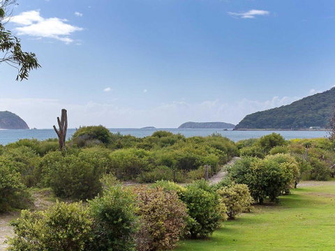 1 'Intrepid', 3 Intrepid Close - Amazing Views Of Shoal Bay, Only 100m From The Beach - Sydneys Hotel 2