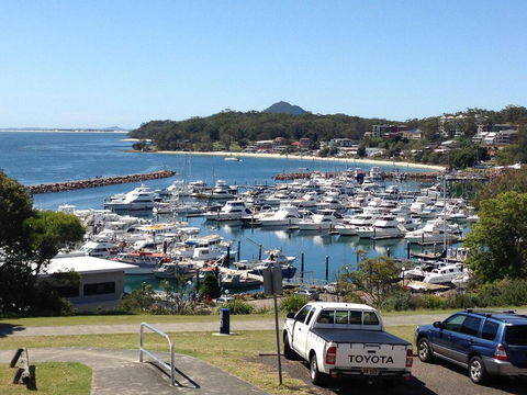 1 'Laman Lodge', 15 Laman Street - Stunning Air Conditioned Unit With Water Views And WIFI - Sydneys Hotel 0