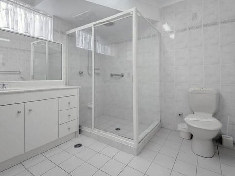 1 'Laman Lodge', 15 Laman Street - Stunning Air Conditioned Unit With Water Views And WIFI - Sydneys Hotel 1