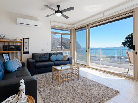 1 'Little Hut', 20 Kurrawa Close - Spectacular Water Views, NBN & Air Conditioned - Sydneys Hotel 2