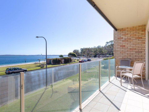 1 'Little Hut', 20 Kurrawa Close - Spectacular Water Views, NBN & Air Conditioned - Sydneys Hotel 0