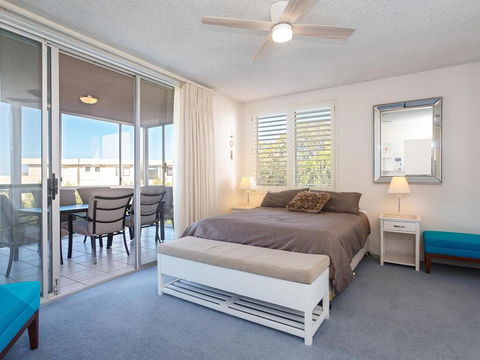 1 'Portofino' 7 Laman Street - Aircon & 1st Level Unit - Sydneys Hotel 3