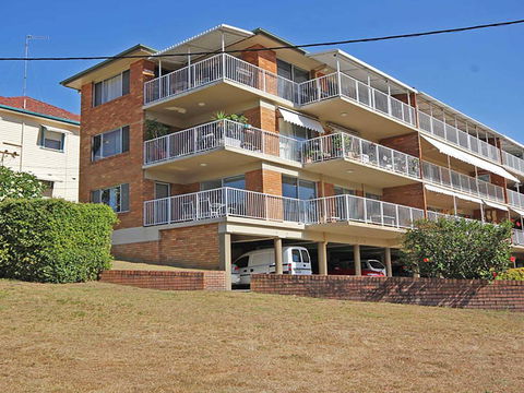 1 'Teramby Court' 104 Magnus Street - In Nelson Bay CBD - Sydneys Hotel 2