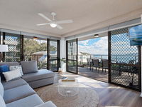 1 'The Poplars' 34 Magnus St - panoramic water views pool aircon  WIFI