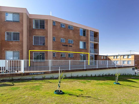 1 'Thurlow Lodge', 6 Thurlow Avenue - Air Conditioned & Pool In The Heart Of Town - Sydneys Hotel 2