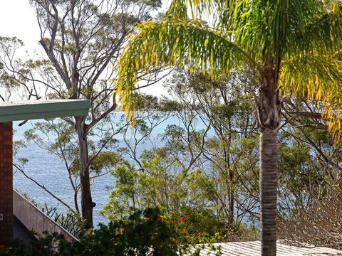 1 'Thurlow Lodge', 6 Thurlow Avenue - Air Conditioned & Pool In The Heart Of Town - Sydneys Hotel 0