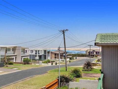 1/32 Ocean Avenue - Three Bedrooms, Three Bathrooms, Air Con, Boat Parking & Water Views - Sydneys Hotel 0