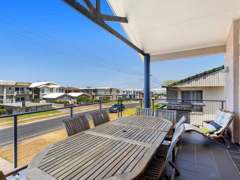 1/32 Ocean Avenue - Three Bedrooms, Three Bathrooms, Air Con, Boat Parking & Water Views - Sydneys Hotel 1