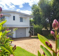 11 Riley St - Stylishly Modern