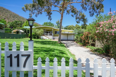 117 Fitzroy Street - Sydneys Hotel 0