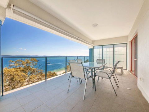 12 'Le Vogue', 16 Magnus St - Sensational Water Views, Lift, Pool & Tennis Court - Sydneys Hotel 0