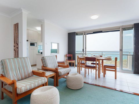 12 'Ocean Shores', 27 Weatherly Cl - Waterfront Unit With Sensational Water Views, WIFI & Air Conditioning - Sydneys Hotel 3