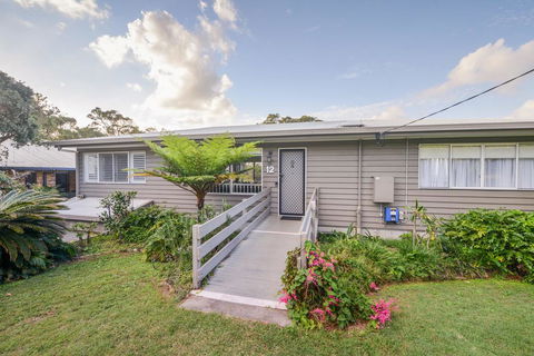 12 Merinda Crescent - Sydneys Hotel 0