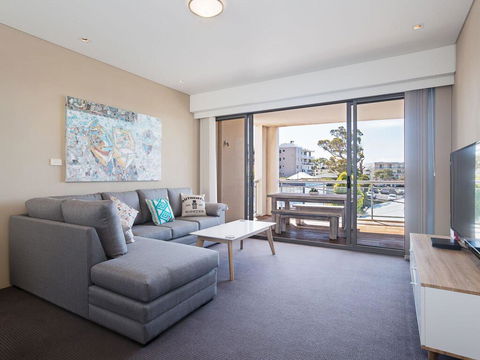 13 'Cote D'Azur', 61 Donald Street - Lovely Unit With Air Con, Pool, Lift And WiFi - Sydneys Hotel 1