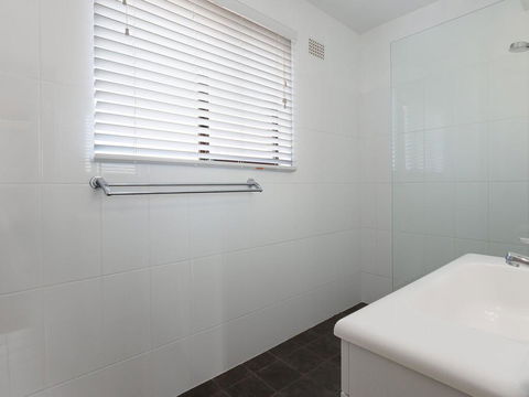 13 'INTREPID', 3 INTREPID CL - FANTASTIC UNIT WITH STUNNING WATER VIEWS - Sydneys Hotel 2