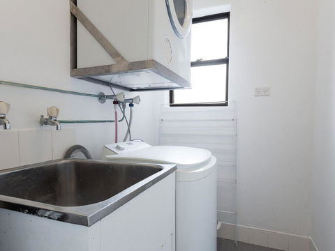 13 'INTREPID', 3 INTREPID CL - FANTASTIC UNIT WITH STUNNING WATER VIEWS - Sydneys Hotel 1