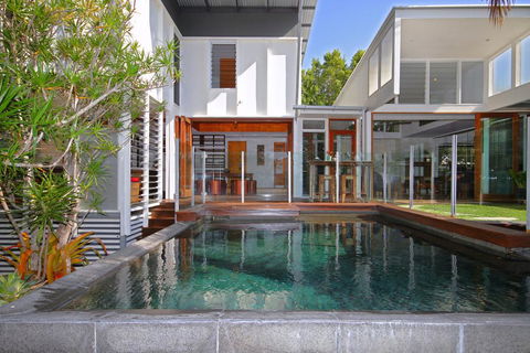 13 Ann Street, Coolum Beach, Pet Friendly, Linen Included - Sydneys Hotel 0