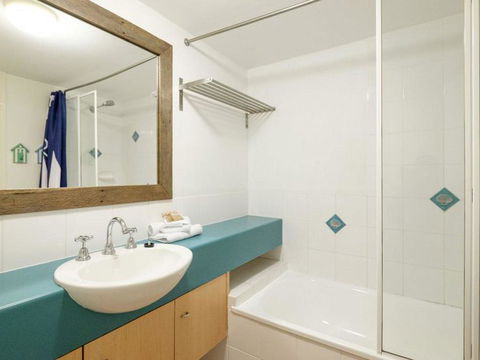 13 Pt Lookout Beach Resort - Sydneys Hotel 1