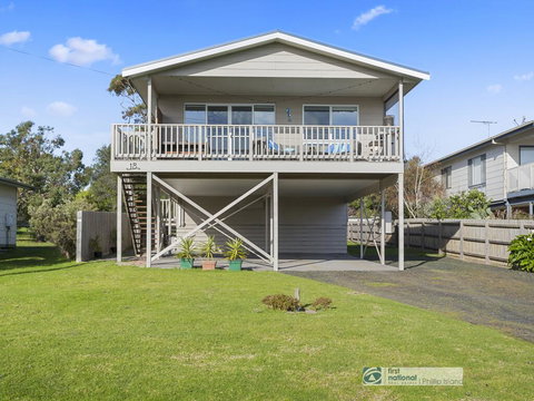 13 Seacombe Grove Ventnor - Sydneys Hotel 0