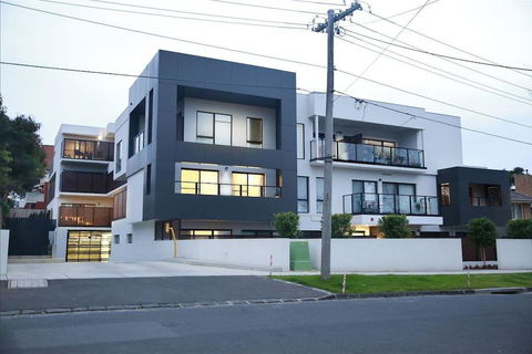 136, Light-filled Homely Box Hill Apt, 2Bed2BathFreeParking - Sydneys Hotel 0