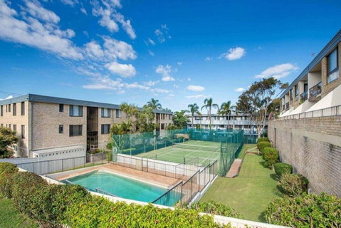 14 'THE DUNES', 38 MARINE DR - LARGE UNIT WITH POOL, TENNIS COURT AND DIRECTLY ACROSS FROM FINGAL - Sydneys Hotel 0
