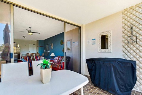 14 'THE DUNES', 38 MARINE DR - LARGE UNIT WITH POOL, TENNIS COURT AND DIRECTLY ACROSS FROM FINGAL - Sydneys Hotel 1