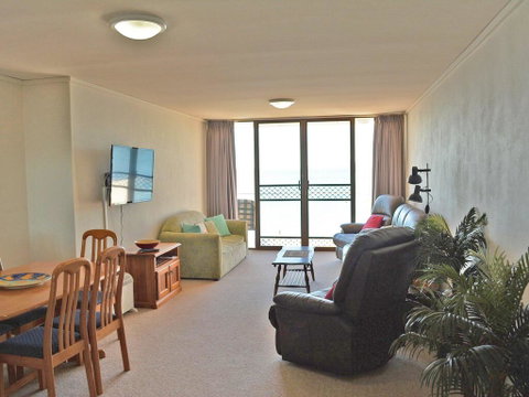 15 'Harbourside' 3-7 Soldiers Point Road - Right On The Waterfront - Sydneys Hotel 1