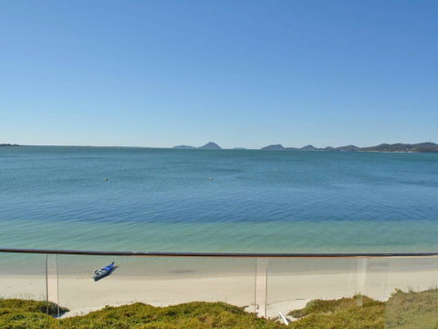 15 'Harbourside' 3-7 Soldiers Point Road - Right On The Waterfront - Sydneys Hotel 0
