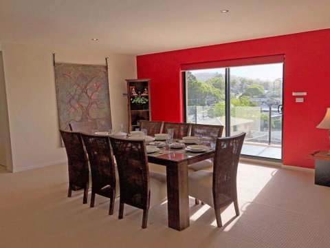 15 Dolphin Cove, 2 - 6 Government Rd - Stunning Penthouse With Views, Lift & Ducted Air Conditioning - Sydneys Hotel 2