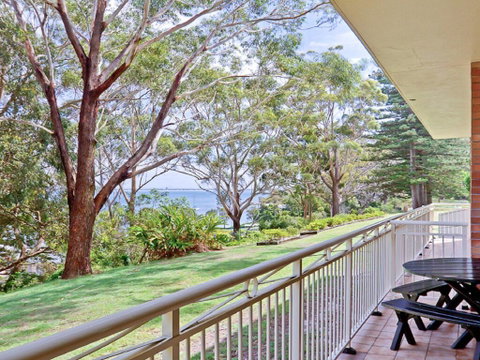 2 'Fiddlers Green' 62 Magnus Street - Ground Floor Unit Walking Distance To Nelson Bay - Sydneys Hotel 0