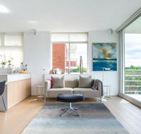 2 Bedroom Apartment with Bay View - Sydneys Hotel