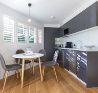 2 BEDROOM BRAND NEW APT // MOMENTS FROM RNSH - Sydneys Hotel