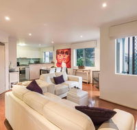 2 Bedroom with Parking  AC Close To Beach  City - Sydneys Hotel