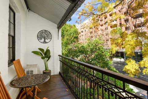 Beautiful 2-Bed Terrace House With Outdoor Areas - Sydneys Hotel 4