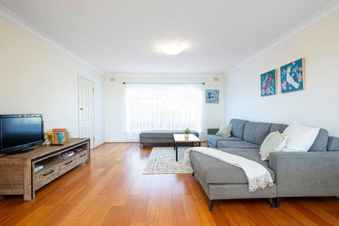 Cityscape Charm - 2BR Home In Wattle Park - Sydneys Hotel 1