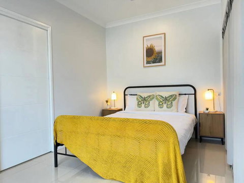 Convenient 2 Bedroom House Unit In Salisbury - Sydneys Hotel 0