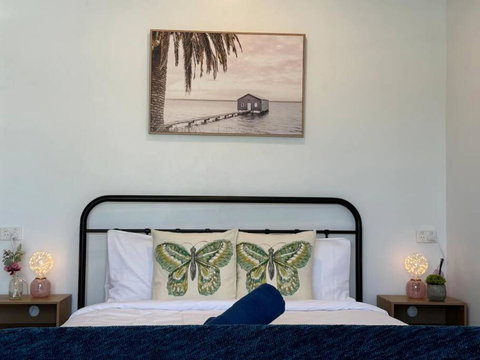 Convenient 2 Bedroom House Unit In Salisbury - Sydneys Hotel 3