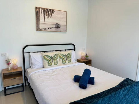 Convenient 2 Bedroom House Unit In Salisbury - Sydneys Hotel 2