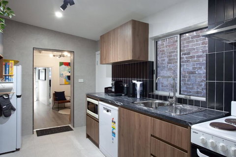 Dear Darlington Isyd - Sydneys Hotel 3