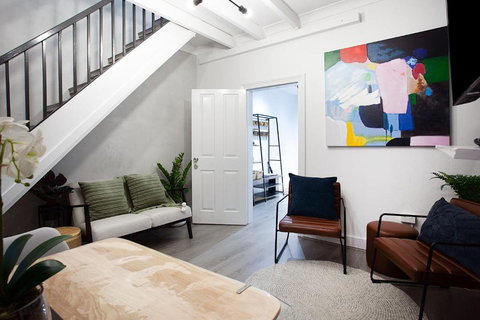 Dear Darlington Isyd - Sydneys Hotel 1