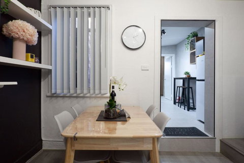 Dear Darlington Isyd - Sydneys Hotel 4