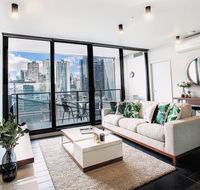 27 Docklands2BD2BTH SkyBusFree tramTrainStation