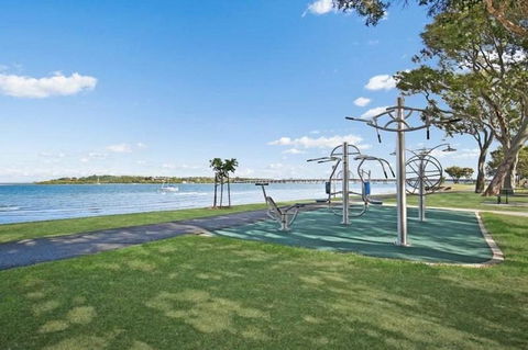 2nd Floor Unit With Water Views And Pool - Karoonda Sands, Bongaree - Sydneys Hotel 1