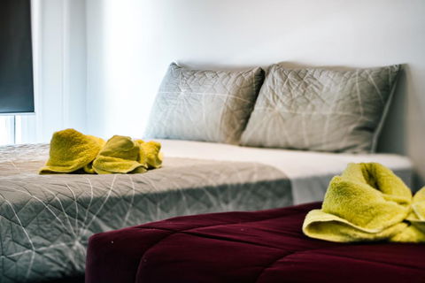 3 Bedroom Apartment / Spence St - Sydneys Hotel 2