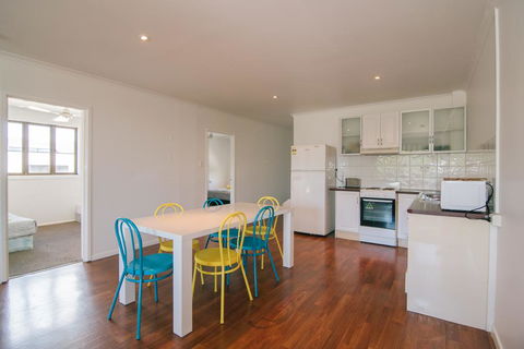 3 Bedroom Apartment / Spence St - Sydneys Hotel 1