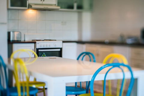 3 Bedroom Apartment / Spence St - Sydneys Hotel 0
