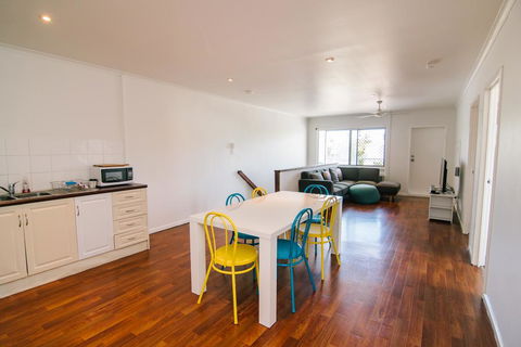 3 Bedroom Apartment / Spence St - Sydneys Hotel 3