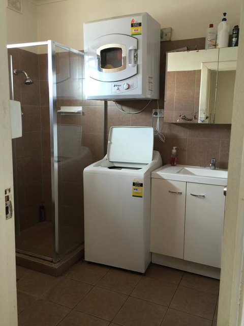 3 BEDROOM APARTMENT ST MARYS - Sydneys Hotel 1